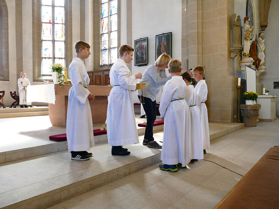 Die neuen Messdiener in St. Crescentius (Foto: Karl-Franz Thiede)